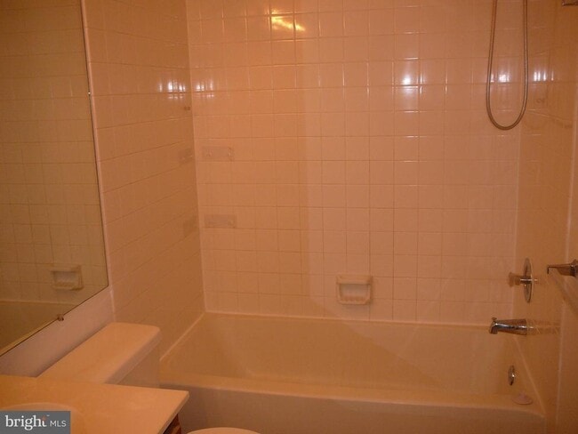 Building Photo - 302 Harrogate Rd