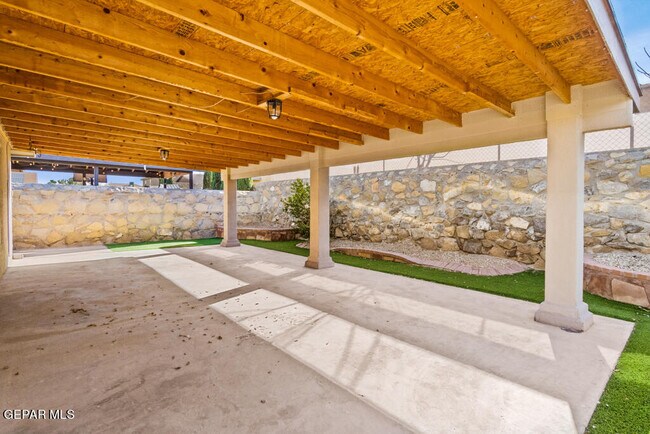 Building Photo - 14056 Tierra Venado Dr