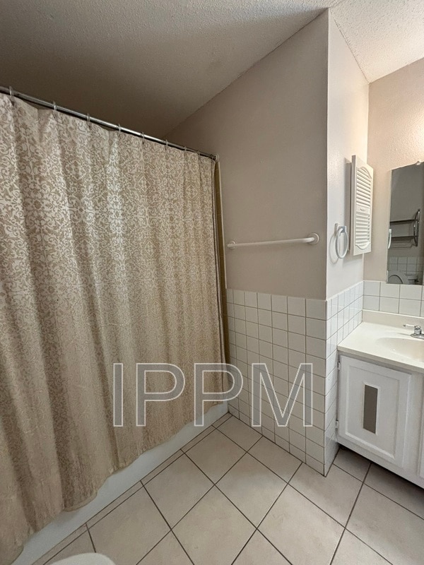 Building Photo - 1500 Palm Valley Dr W