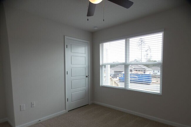Building Photo - 5970 Smarty Jones Wy