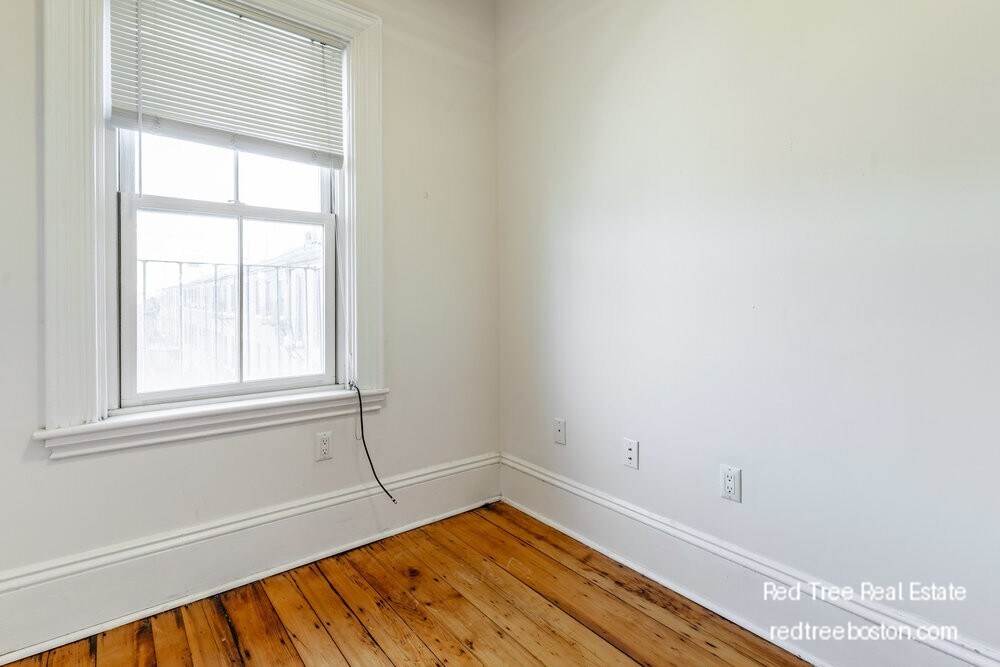 Building Photo - 1609 Tremont St