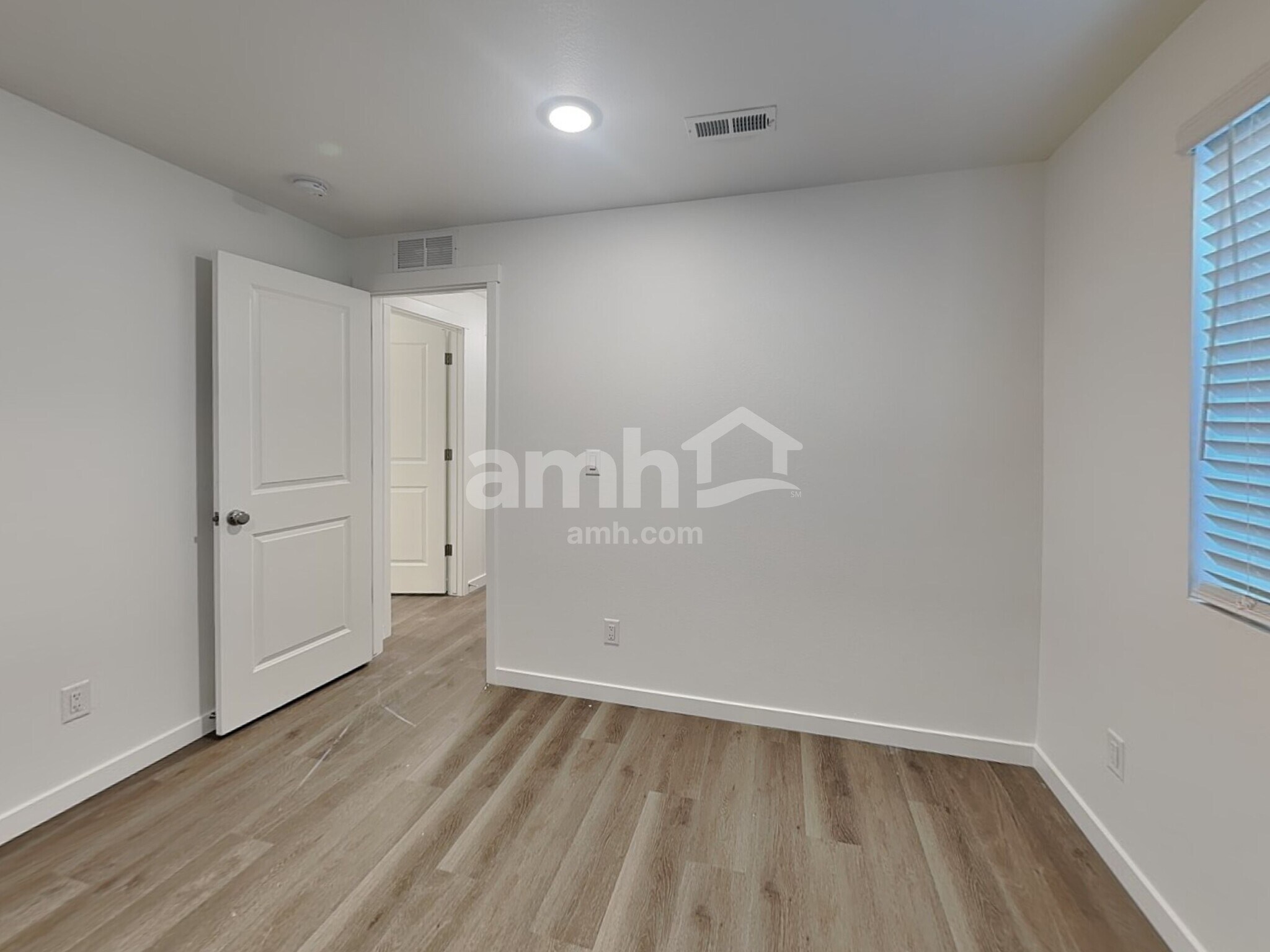 Building Photo - 304 N Addison Way