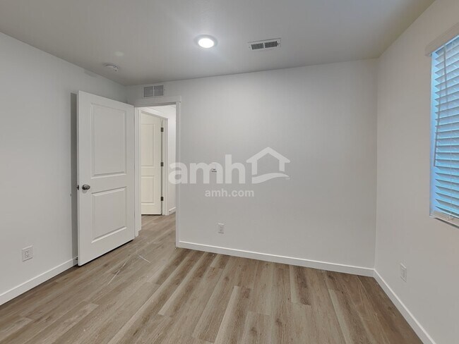 Building Photo - 26145 E Calhoun Pl