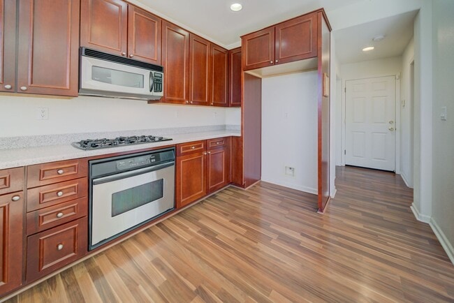 Building Photo - Beautiful 3 Bed/2.5 Bath 2- Story Home