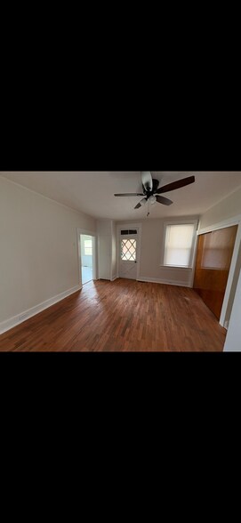 Building Photo - 210 Maple St