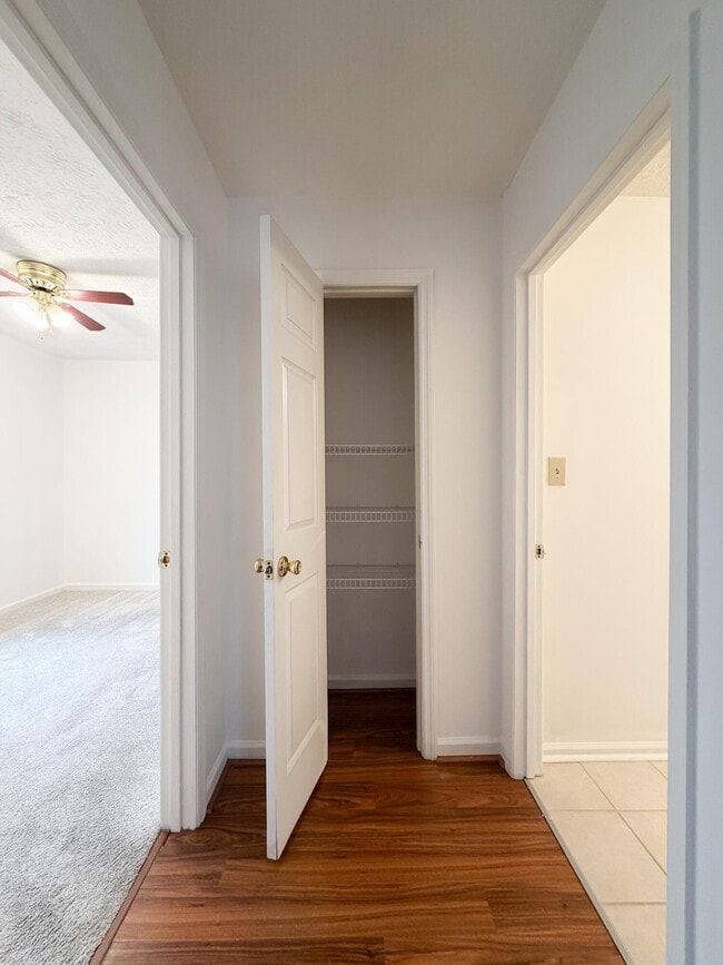 Building Photo - 352 Chase Pl