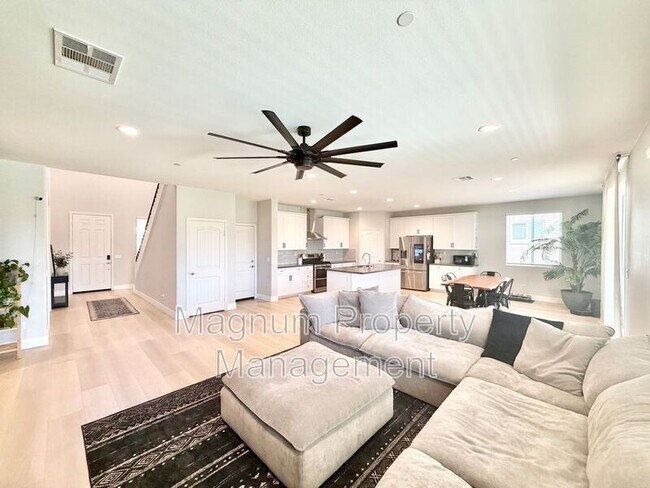Building Photo - 34257 Swordfern Pl