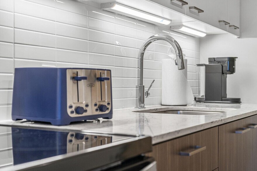 Building Photo - 284 Western Ave