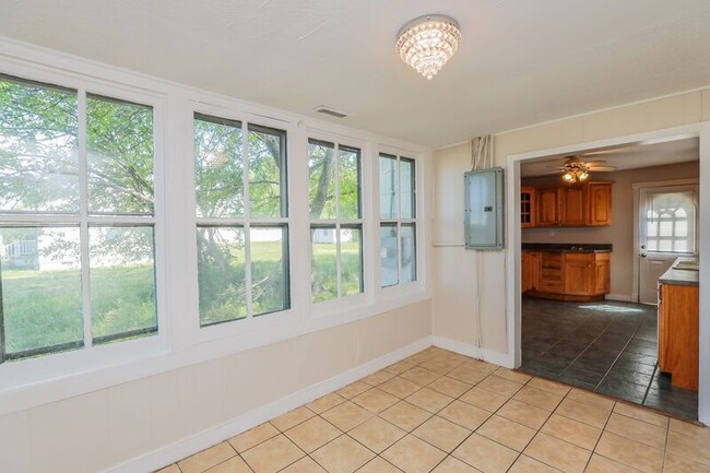Building Photo - 3963 Oakleys Ln