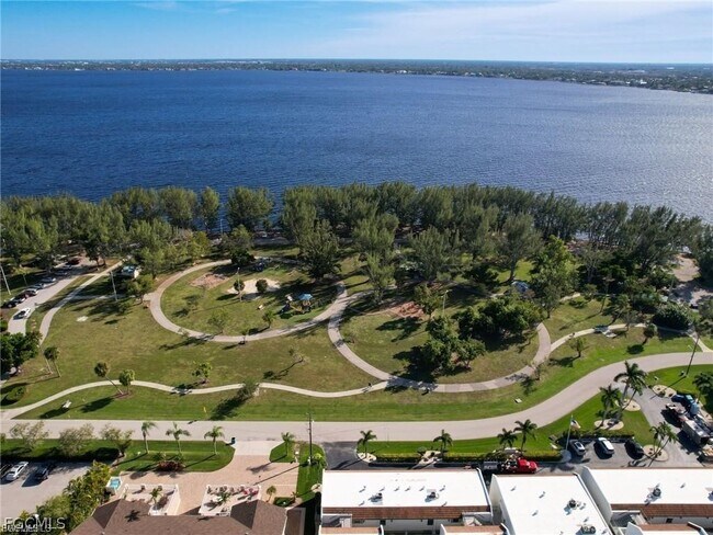 Building Photo - 4280 SE 20th Pl