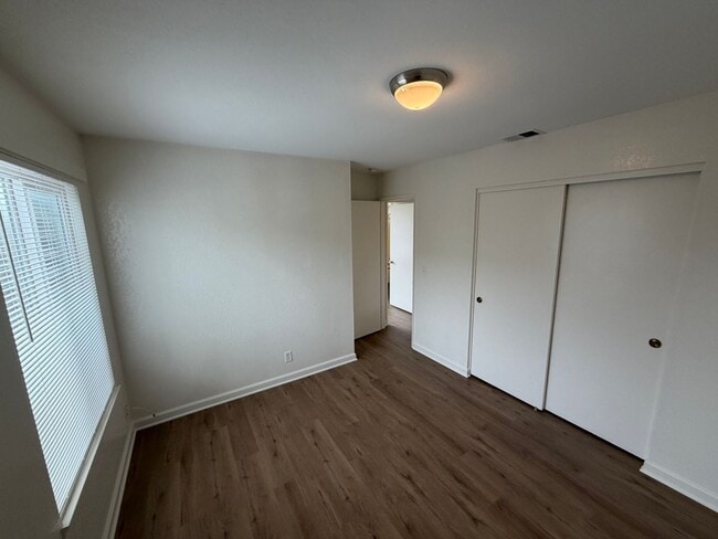Building Photo - 1310 Lesley Ct