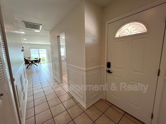Building Photo - 1403 Stonehaven Way