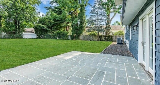 Building Photo - 299 White Rd