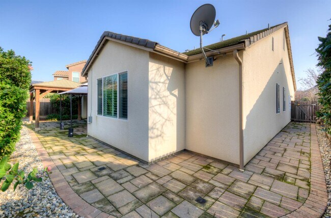 Building Photo - 4279 Heritage Ave