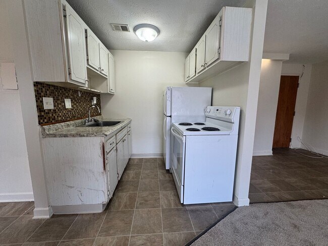 Building Photo - 12050 Lake Ave