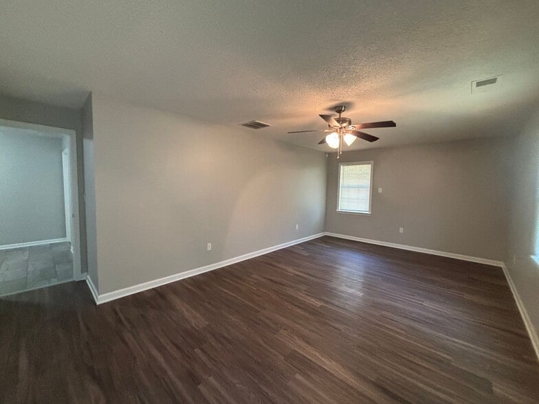 Building Photo - 4960 Sherry Dr