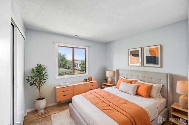 Building Photo - 307 Ravens Crest Dr