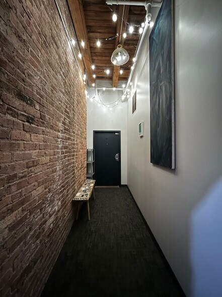 Building Photo - 331 S Peoria St