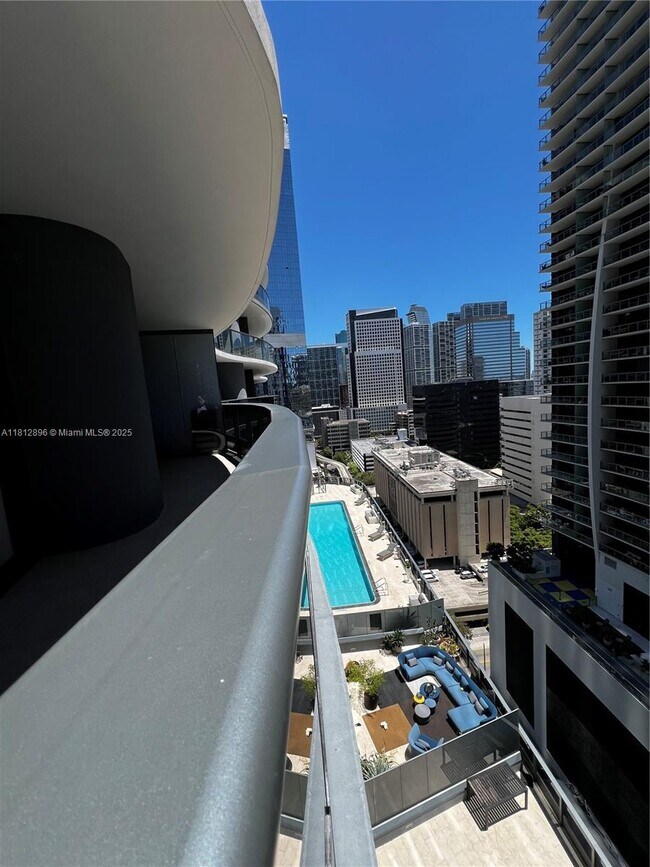 Building Photo - 1000 Brickell Plaza