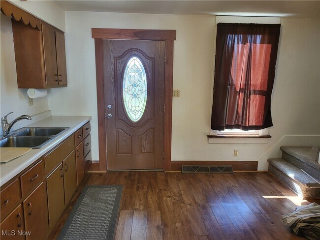 Building Photo - 55178.5 Maple Ave