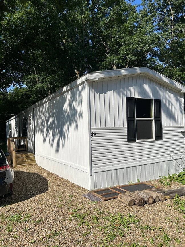 Building Photo - 49 Mindi Ct