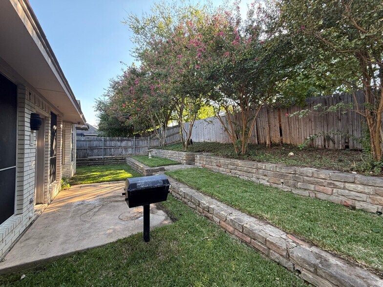 Building Photo - 7421 Buckskin Ct