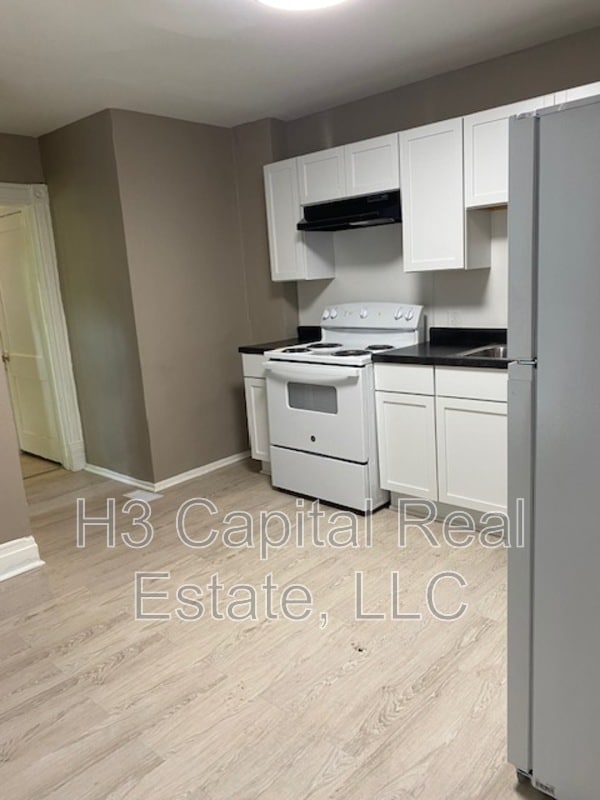 Building Photo - 2120 Lee Ave