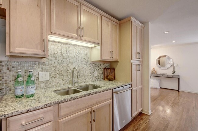 Building Photo - 1909 Winsted Ln