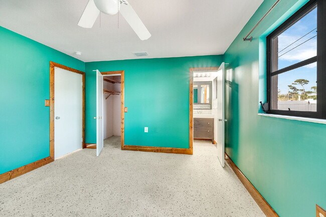 Building Photo - 5 BR/3BA pool home in Merritt Island- NO HOA!