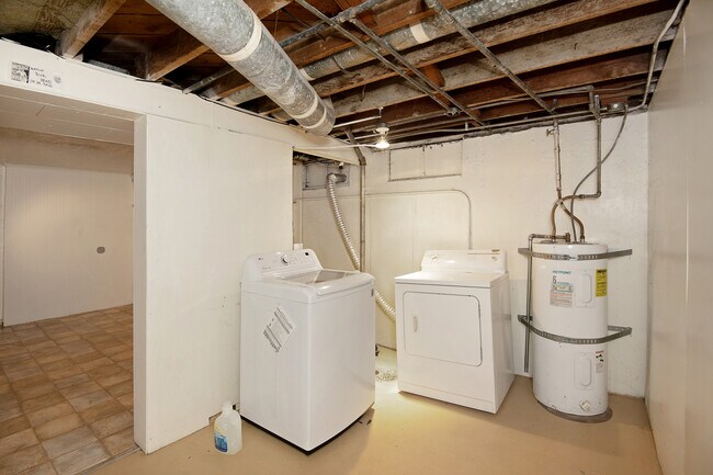 Building Photo - 1330 NE Church St