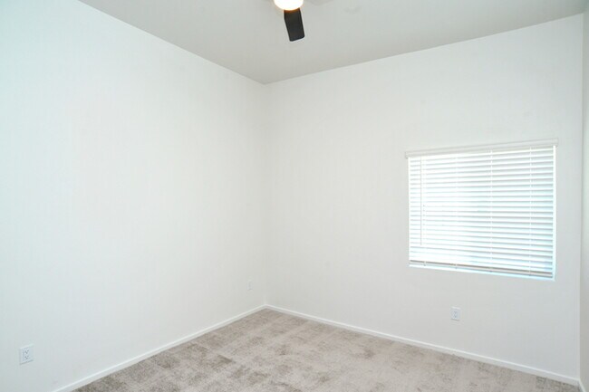 Building Photo - Modern Luxury in Central Tucson!