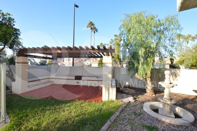 Building Photo - 2125 E Nantuckett Dr