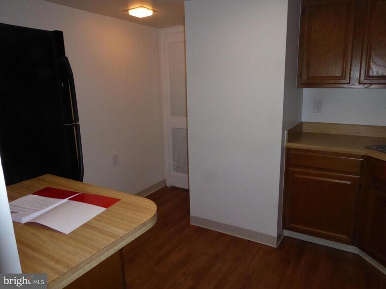 Building Photo - 1427 Northgate Sq