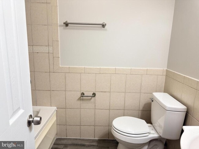 Building Photo - 1246 Queen St NE