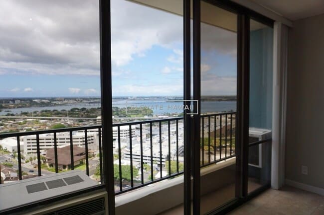 Building Photo - OCEAN VIEWS!! Pearl Regency 1 bed 1 bath 2...