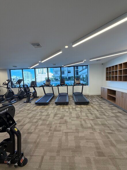 Building Photo - 1541 Van Buren St