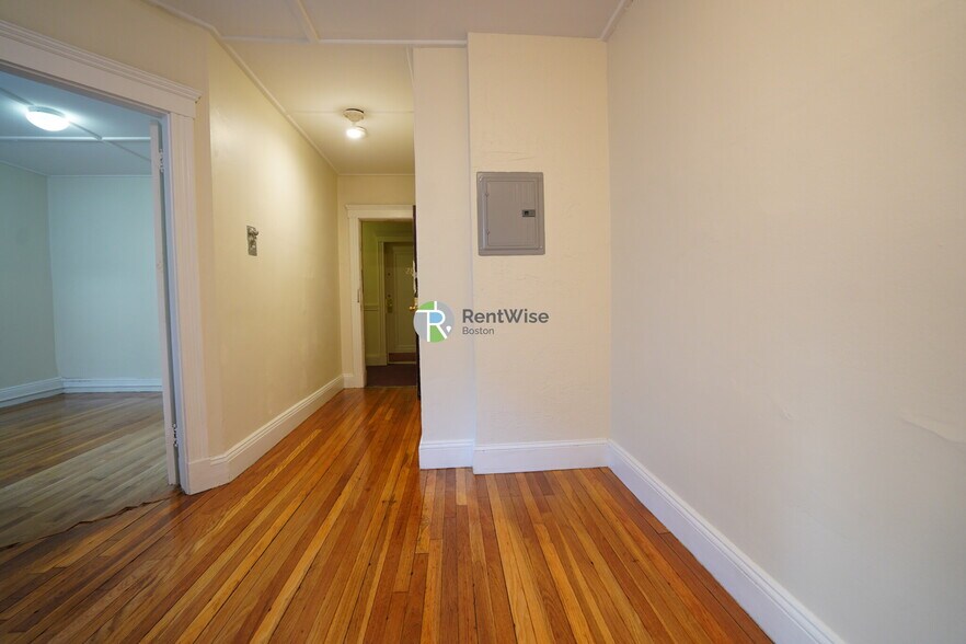 Building Photo - 1185 Boylston St