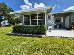 Building Photo - 910 South Dr