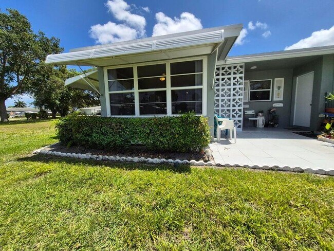 Primary Photo - 910 South Dr
