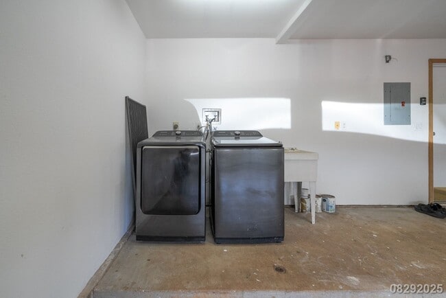 Building Photo - Spacious 3BR/2.5BA Mililani Townhome – $4,...