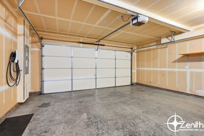 Building Photo - 5618 NE 74th Ct