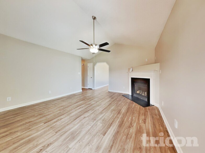 Building Photo - 5169 Parkerwood Dr