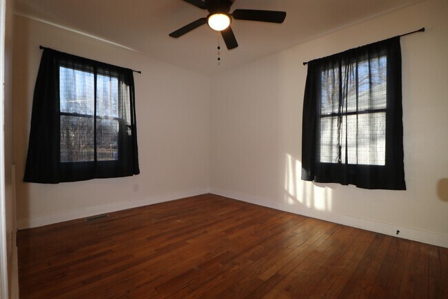 Building Photo - 511 W Pine St