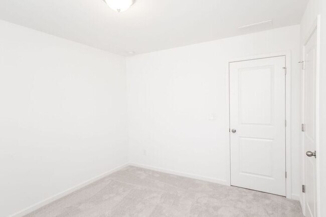 Building Photo - Beautifully designed 3-bedroom, 2.5-bath e...