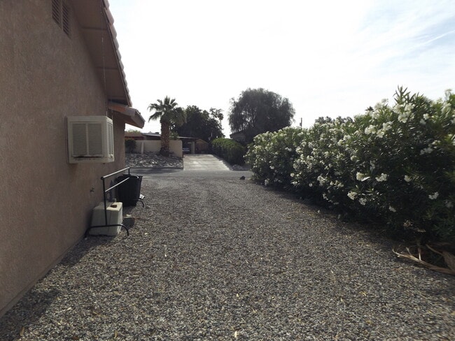 Building Photo - 2895 Ranchero Dr