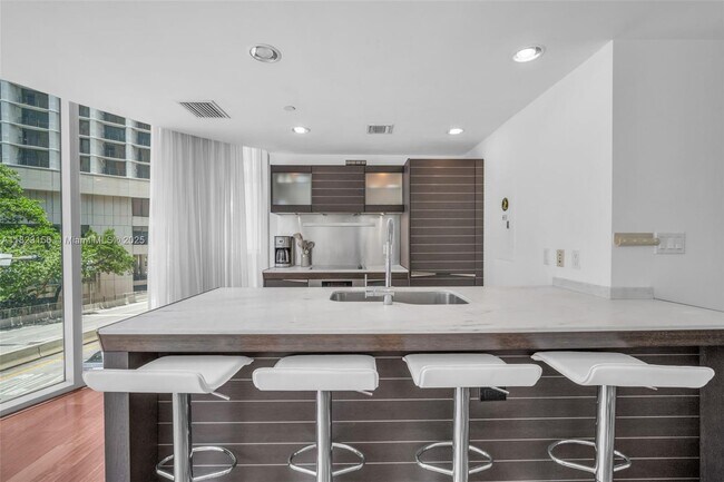 Building Photo - 200 Biscayne Blvd Way
