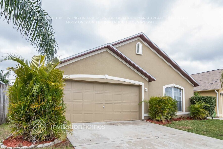 Building Photo - 7918 Hidden Hollow Dr