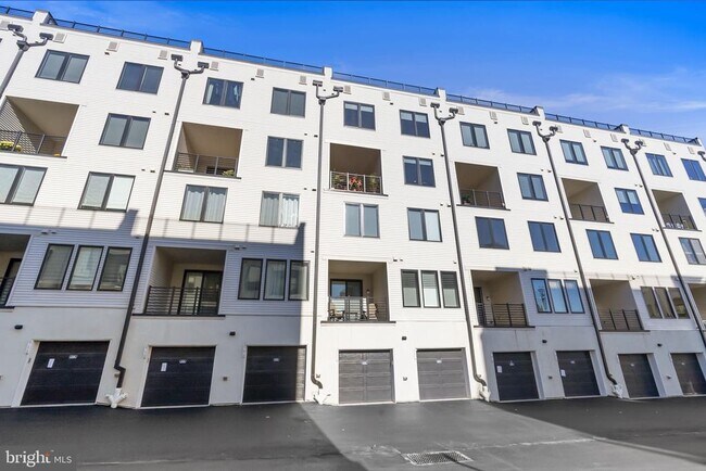 Building Photo - 908 Laurens Aly