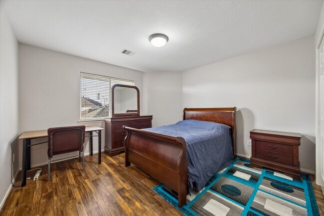 Building Photo - 21702 Cozy Hollow Ln