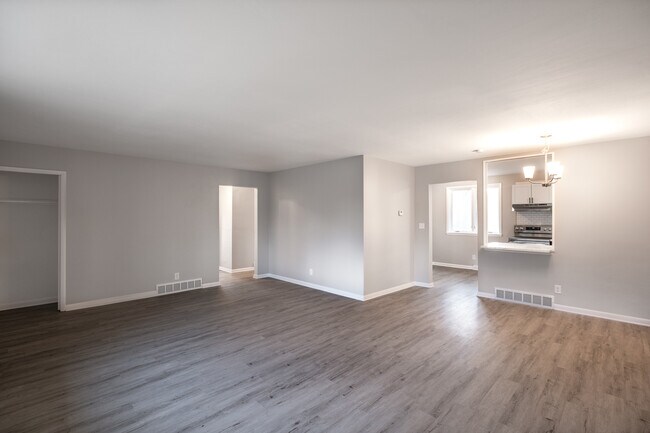 Building Photo - 420 Stoneybrook Dr